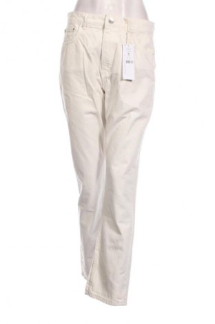 Γυναικείο Τζίν Perfect Jeans By Gina Tricot, Μέγεθος M, Χρώμα Λευκό, Τιμή 21,83 €