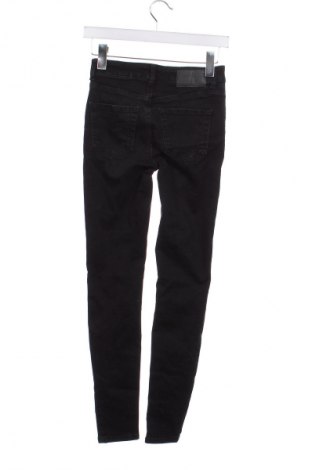 Dámske džínsy  Pieces, Veľkosť XS, Farba Čierna, Cena  10,60 €