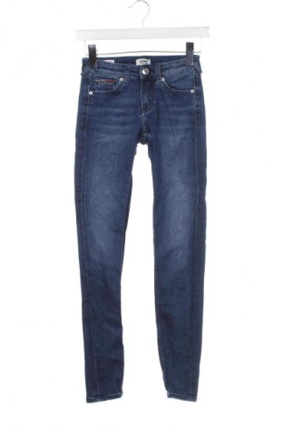 Дамски дънки Tommy Jeans, Размер XXS, Цвят Син, Цена 75,00 лв.
