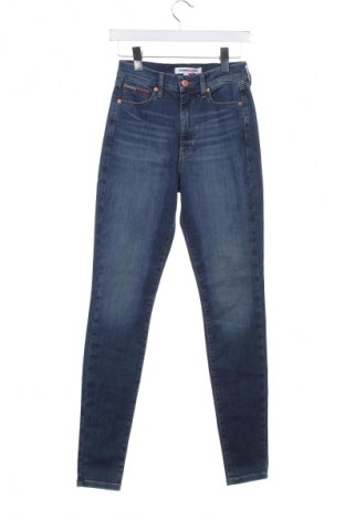 Дамски дънки Tommy Jeans, Размер XS, Цвят Син, Цена 54,29 лв.
