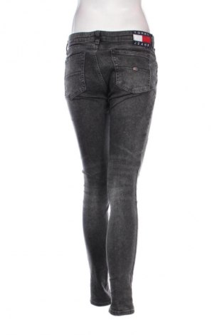 Damen Jeans Tommy Jeans, Größe M, Farbe Grau, Preis 53,49 €