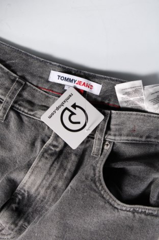 Дамски дънки Tommy Jeans, Размер M, Цвят Сив, Цена 82,99 лв.