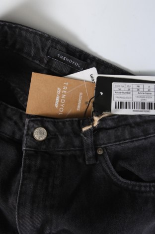 Dámske džínsy  Trendyol, Veľkosť XS, Farba Čierna, Cena  21,57 €
