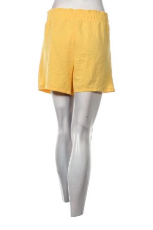 Дамски къс панталон, Размер L, Цвят Жълт, Цена 11,40 лв.