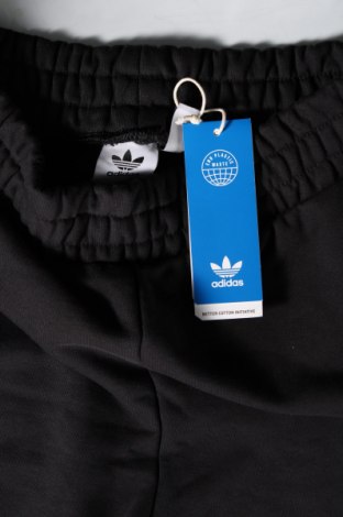 Дамски къс панталон Adidas Originals, Размер XS, Цвят Черен, Цена 38,50 лв.