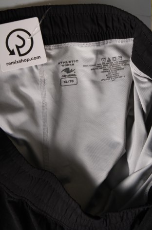 Pantaloni scurți de femei Athletic Works, Mărime XL, Culoare Negru, Preț 62,50 Lei