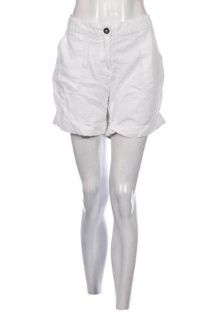 Дамски къс панталон Esmara, Размер L, Цвят Бял, Цена 19,00 лв.