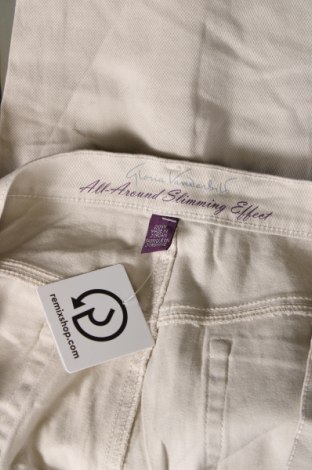 Pantaloni scurți de femei Gloria Vanderbilt, Mărime 3XL, Culoare Bej, Preț 61,18 Lei