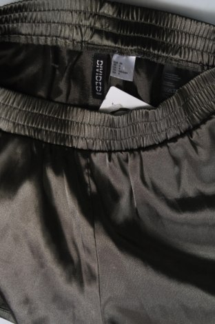 Pantaloni scurți de femei H&M Divided, Mărime XS, Culoare Verde, Preț 25,00 Lei