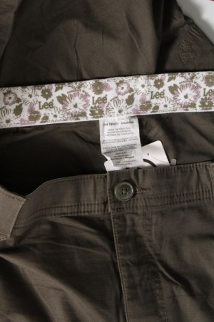 Дамски къс панталон Lee, Размер XL, Цвят Зелен, Цена 24,75 лв.