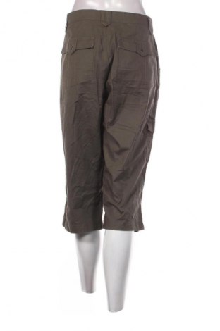 Дамски къс панталон Lee, Размер XL, Цвят Зелен, Цена 24,75 лв.