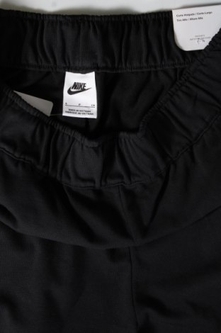 Pantaloni scurți de femei Nike, Mărime S, Culoare Negru, Preț 253,29 Lei