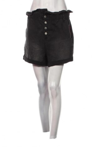 Damen Shorts No Boundaries, Größe L, Farbe Grau, Preis € 21,57