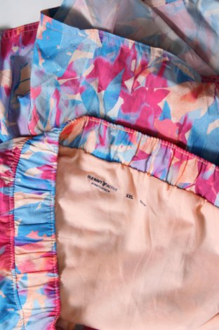 Дамски къс панталон Old Navy, Размер 3XL, Цвят Многоцветен, Цена 30,80 лв.