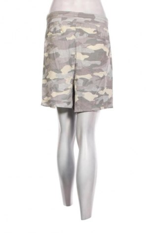 Дамски къс панталон Old Navy, Размер XXL, Цвят Многоцветен, Цена 15,00 лв.