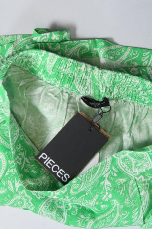 Γυναικείο κοντό παντελόνι Pieces, Μέγεθος XS, Χρώμα Πράσινο, Τιμή 10,67 €