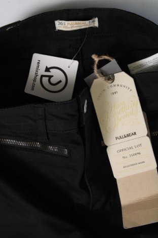 Γυναικείο κοντό παντελόνι Pull&Bear, Μέγεθος S, Χρώμα Μαύρο, Τιμή 9,04 €