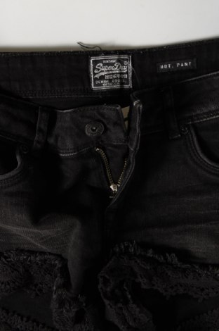 Pantaloni scurți de femei Superdry, Mărime M, Culoare Negru, Preț 101,97 Lei
