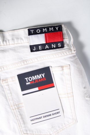 Pantaloni scurți de femei Tommy Jeans, Mărime M, Culoare Alb, Preț 171,99 Lei