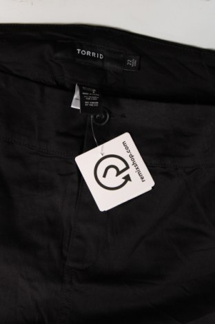Дамски къс панталон Torrid, Размер XXL, Цвят Черен, Цена 14,25 лв.