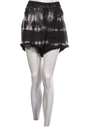 Дамски къс панталон Torrid, Размер 3XL, Цвят Черен, Цена 11,40 лв.