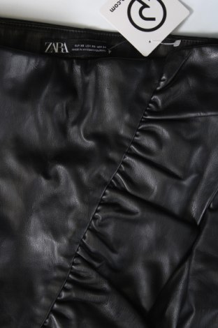 Pantaloni scurți de femei Zara, Mărime XS, Culoare Negru, Preț 65,79 Lei
