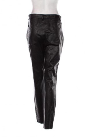 Γυναικείο παντελόνι δερμάτινο ONLY, Μέγεθος L, Χρώμα Μαύρο, Τιμή 5,18 €