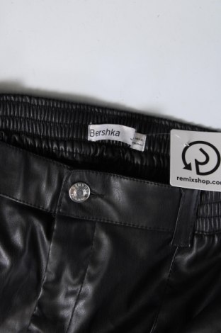Dámské kalhoty  Bershka, Velikost XL, Barva Černá, Cena  220,00 Kč