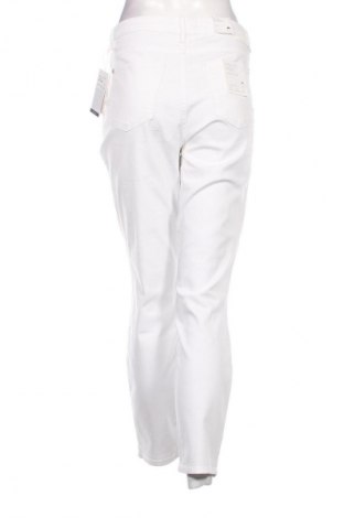 Γυναικείο παντελόνι Brax, Μέγεθος L, Χρώμα Λευκό, Τιμή 36,18 €
