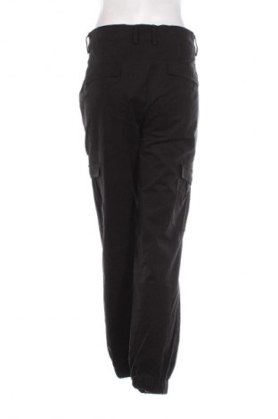 Pantaloni de femei Dan Fox X About You, Mărime L, Culoare Negru, Preț 137,66 Lei