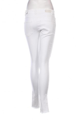 Pantaloni de femei ONLY, Mărime M, Culoare Alb, Preț 63,99 Lei