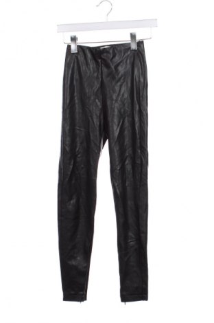 Γυναικείο παντελόνι Pull&Bear, Μέγεθος XS, Χρώμα Μαύρο, Τιμή 8,97 €