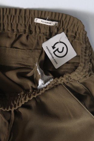 Дамски панталон Pull&Bear, Размер S, Цвят Зелен, Цена 17,60 лв.