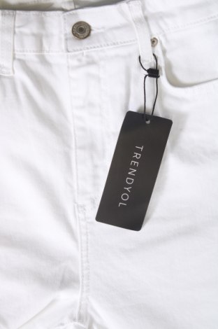 Γυναικείο παντελόνι Trendyol, Μέγεθος XS, Χρώμα Λευκό, Τιμή 21,57 €