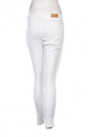 Pantaloni de femei Vero Moda, Mărime M, Culoare Alb, Preț 203,95 Lei