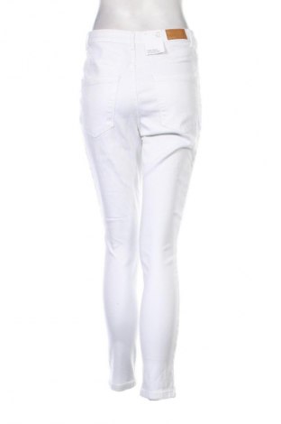 Γυναικείο παντελόνι Vero Moda, Μέγεθος M, Χρώμα Λευκό, Τιμή 14,38 €