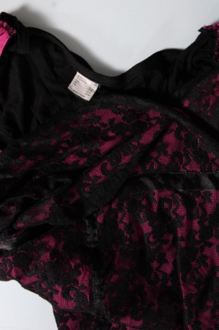 Γυναικείο αμάνικο μπλουζάκι, Μέγεθος M, Χρώμα Μαύρο, Τιμή 3,22 €