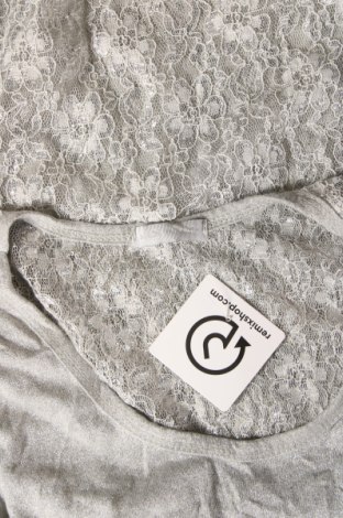 Γυναικείο αμάνικο μπλουζάκι Made In Italy, Μέγεθος M, Χρώμα Ασημί, Τιμή 2,73 €