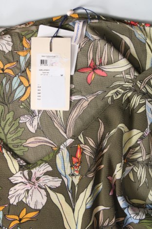 Γυναικείο αμάνικο μπλουζάκι ONLY Carmakoma, Μέγεθος L, Χρώμα Πολύχρωμο, Τιμή 9,97 €