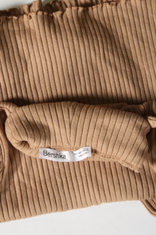 Дамски пуловер Bershka, Размер S, Цвят Бежов, Цена 15,95 лв.