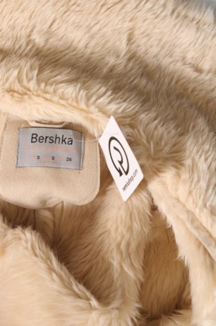 Дамско палто Bershka, Размер S, Цвят Екрю, Цена 69,55 лв.