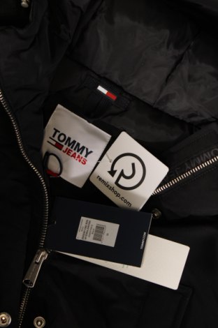 Дамско яке Tommy Jeans, Размер M, Цвят Черен, Цена 247,99 лв.