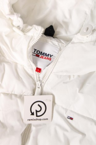 Γυναικείο μπουφάν Tommy Jeans, Μέγεθος L, Χρώμα Λευκό, Τιμή 116,99 €