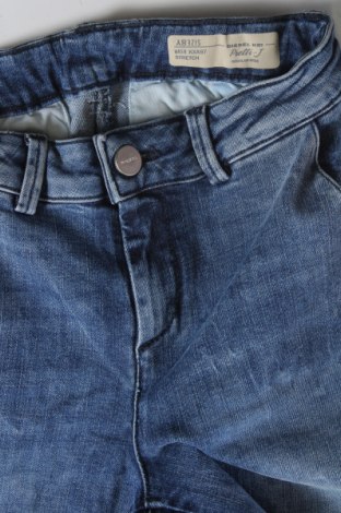 Dziecięce jeansy Diesel, Rozmiar 7-8y/ 128-134 cm, Kolor Niebieski, Cena 155,32 zł