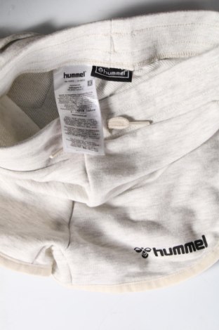 Детски къс панталон Hummel, Размер 6-7y/ 122-128 см, Цвят Сив, Цена 19,50 лв.
