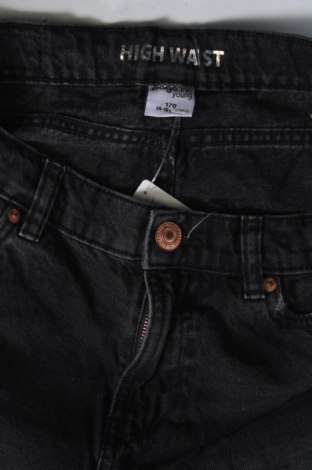 Pantaloni scurți pentru copii Page One, Mărime 15-18y/ 170-176 cm, Culoare Gri, Preț 25,33 Lei