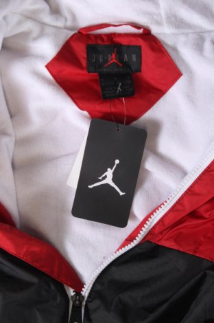 Детско яке Air Jordan Nike, Размер 9-10y/ 140-146 см, Цвят Червен, Цена 158,95 лв.