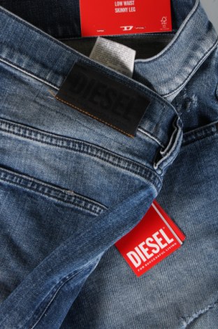 Blugi de bărbați Diesel, Mărime L, Culoare Albastru, Preț 577,31 Lei