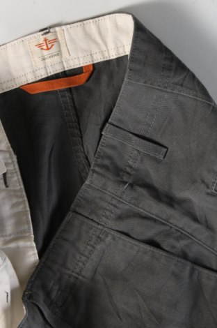Мъжки къс панталон Dockers, Размер L, Цвят Сив, Цена 48,00 лв.