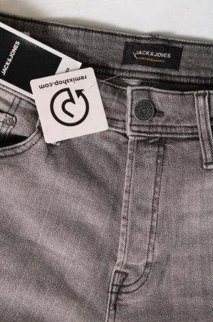 Pantaloni scurți de bărbați Jack & Jones, Mărime M, Culoare Gri, Preț 134,87 Lei